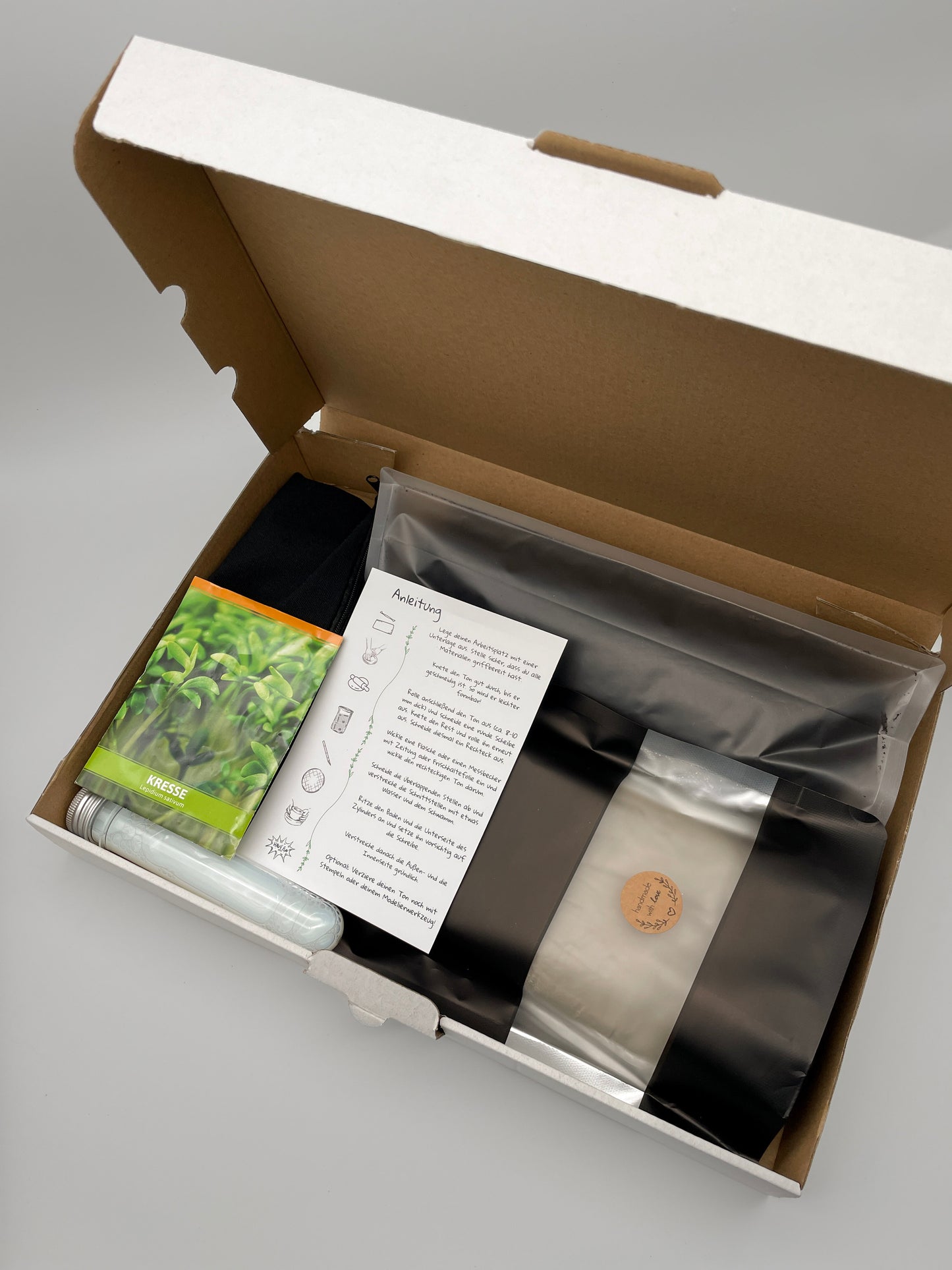 gefüllte Box mit liebe verpackt